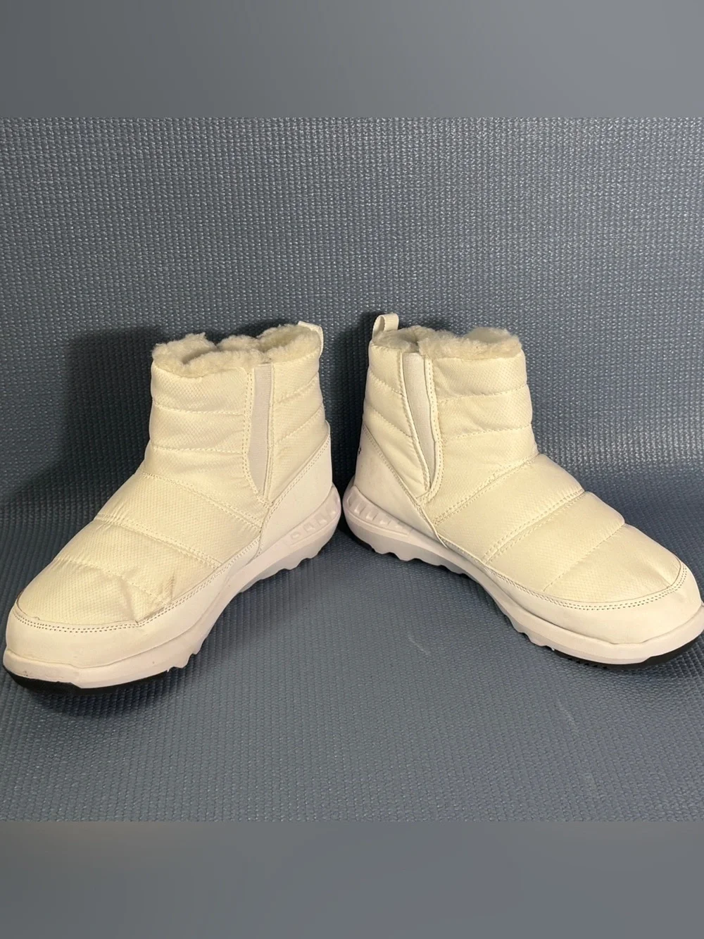 Bearpaw Women's Puffy Ankle Snow Boots White Size 8